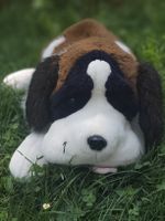 Grosser Plüschhund 