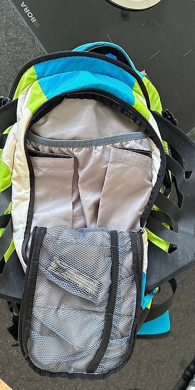 Sacs à dos: Deuter Bikerucksack mit Protektor – D'occasion à Fahrni b. Thun par Joer1 1