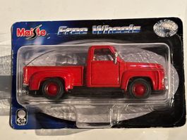 Ford F-100 fabriqué par Maisto (no Dinky Toys)