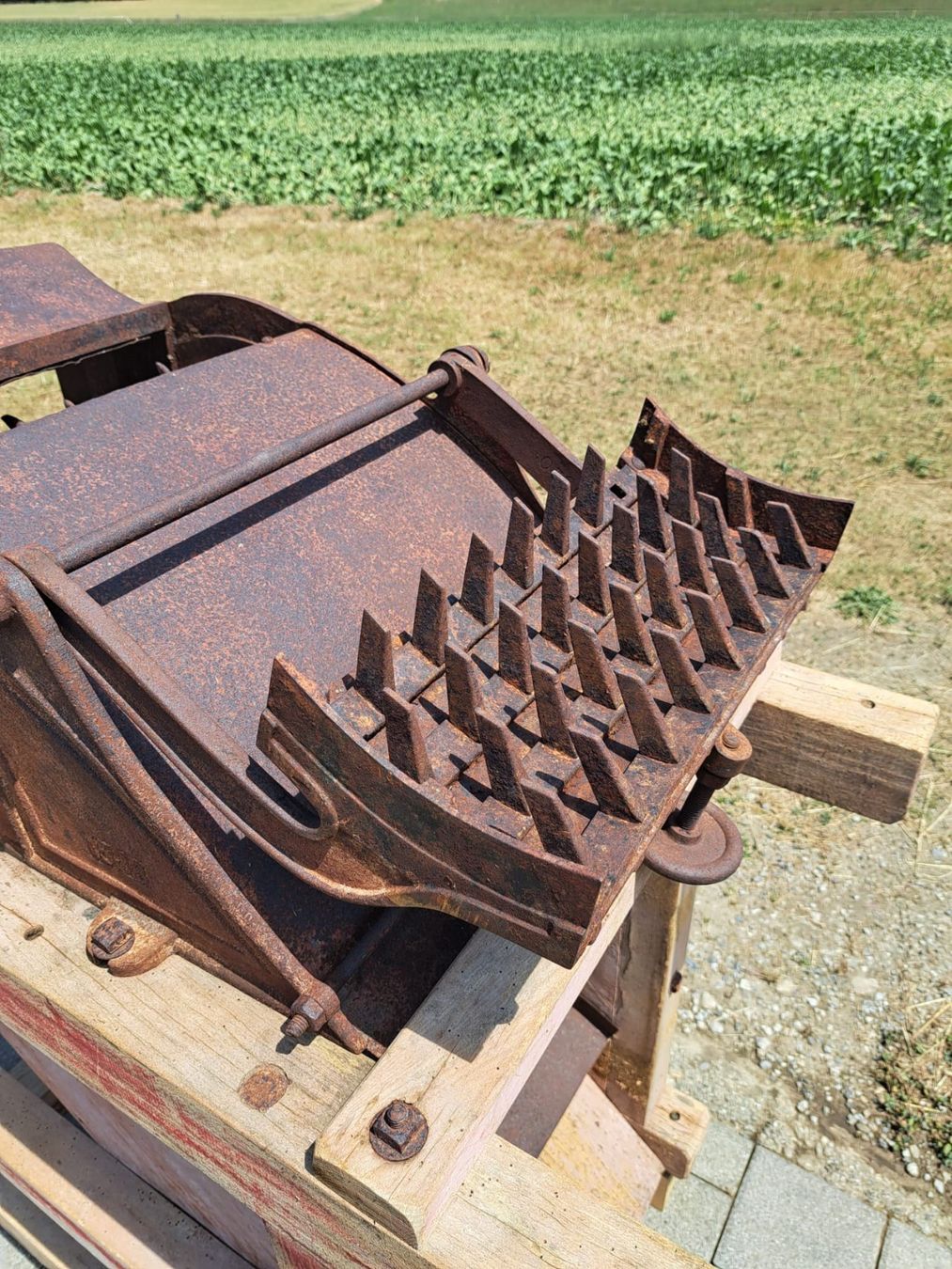 Aebi Alle Maschinen: Stiftendreschmaschine – Gebraucht aus Roggliswil von geiseja 2
