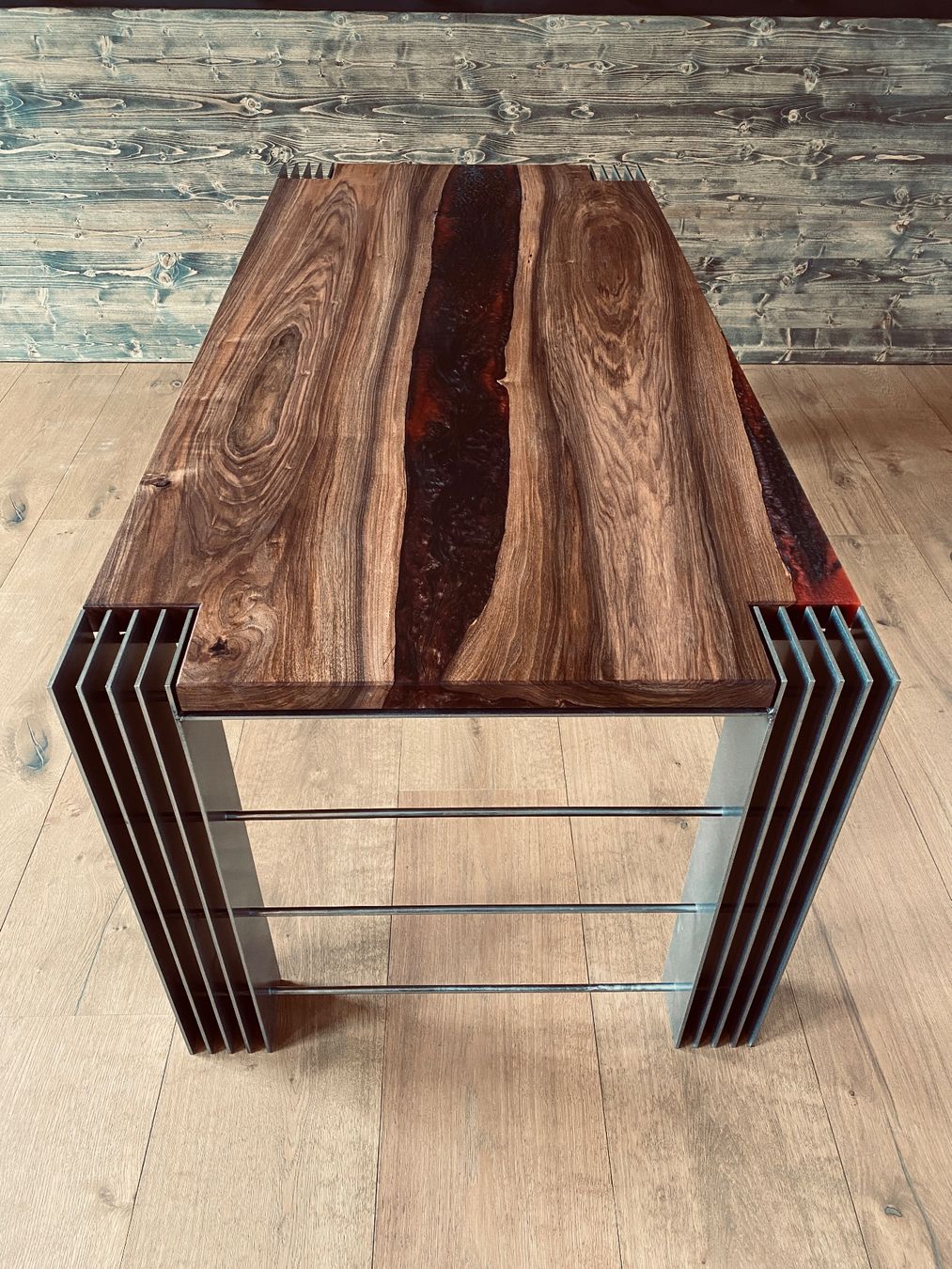 Tavoli: Nussbaum wood and epoxy dining table - beautiful & unique – Nuovo (secondo la descrizione) da Unterseen venduto da Drewski 7