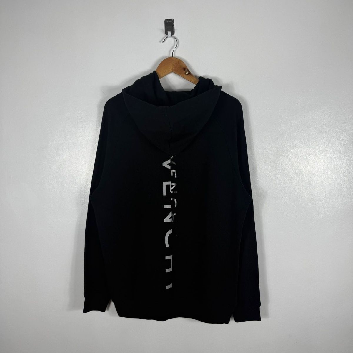 Givenchy Pullover & Sweatshirts: Sweat à Capuche Givenchy Noir Reverse Logo Vertical - L #p35 – Neu (gemäss Beschreibung) aus Hauterive NE von Leo_o 1