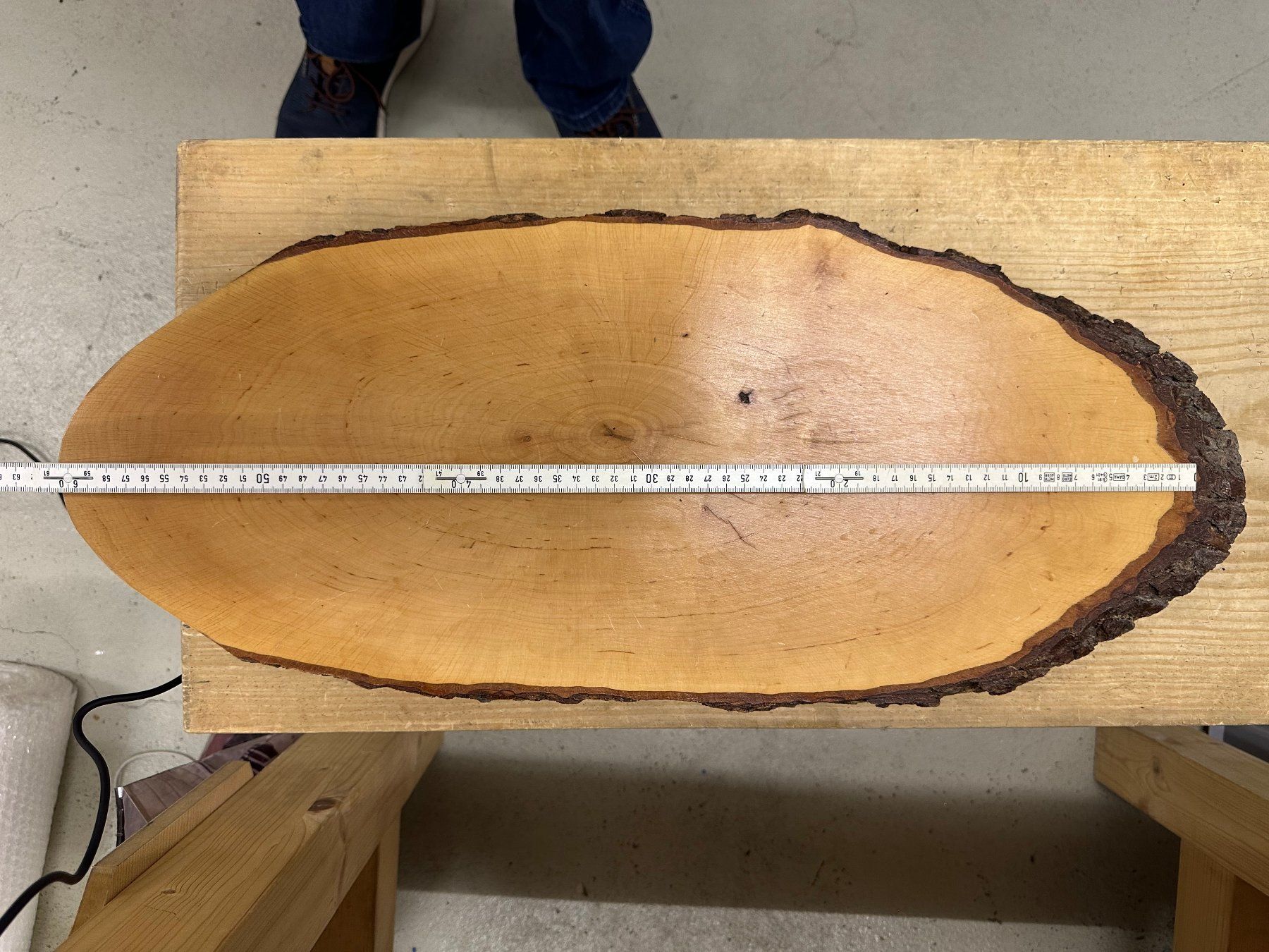 Articles en bois: Holzbrett Oval (Baumstamm Optik) – D'occasion à Schlieren par MOMA-Swiss