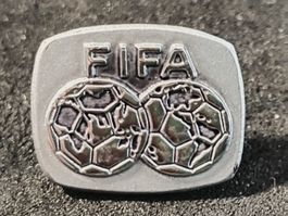 T911 - Pin FIFA Logo silbern
