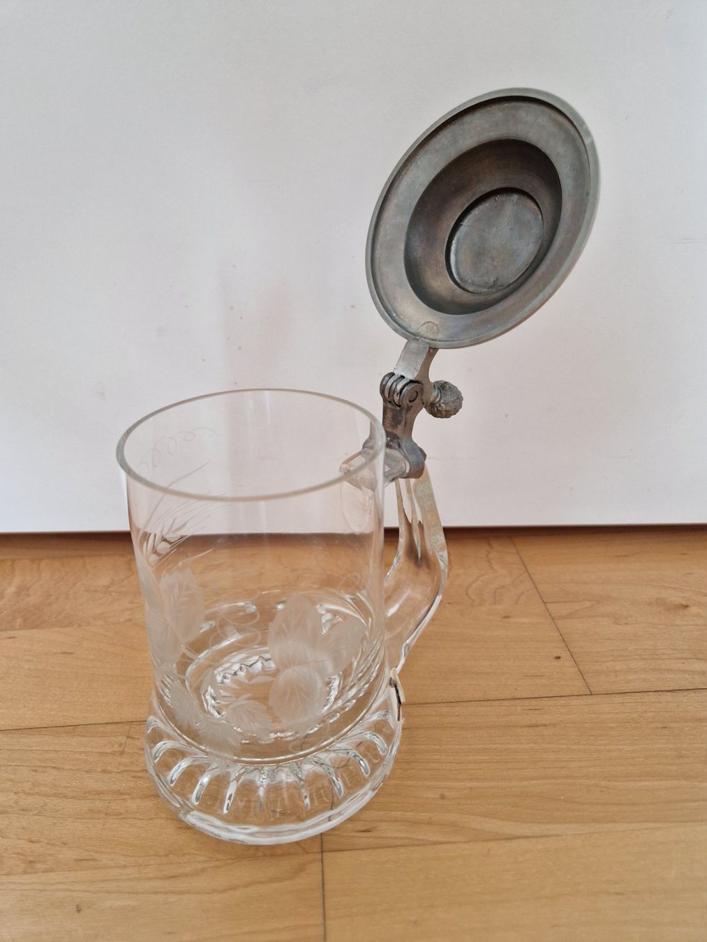 Hürlimann Bicchieri: Hürlimann Bierkrug mit Zinndeckel – Usato da Wallisellen venduto da soat