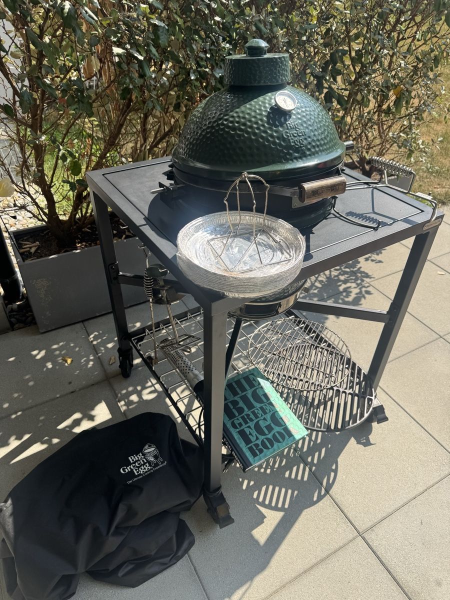 Big Green Egg Grills: Big Green Egg Medium mit Zubehör  – Gebraucht aus Remetschwil von BarriSil