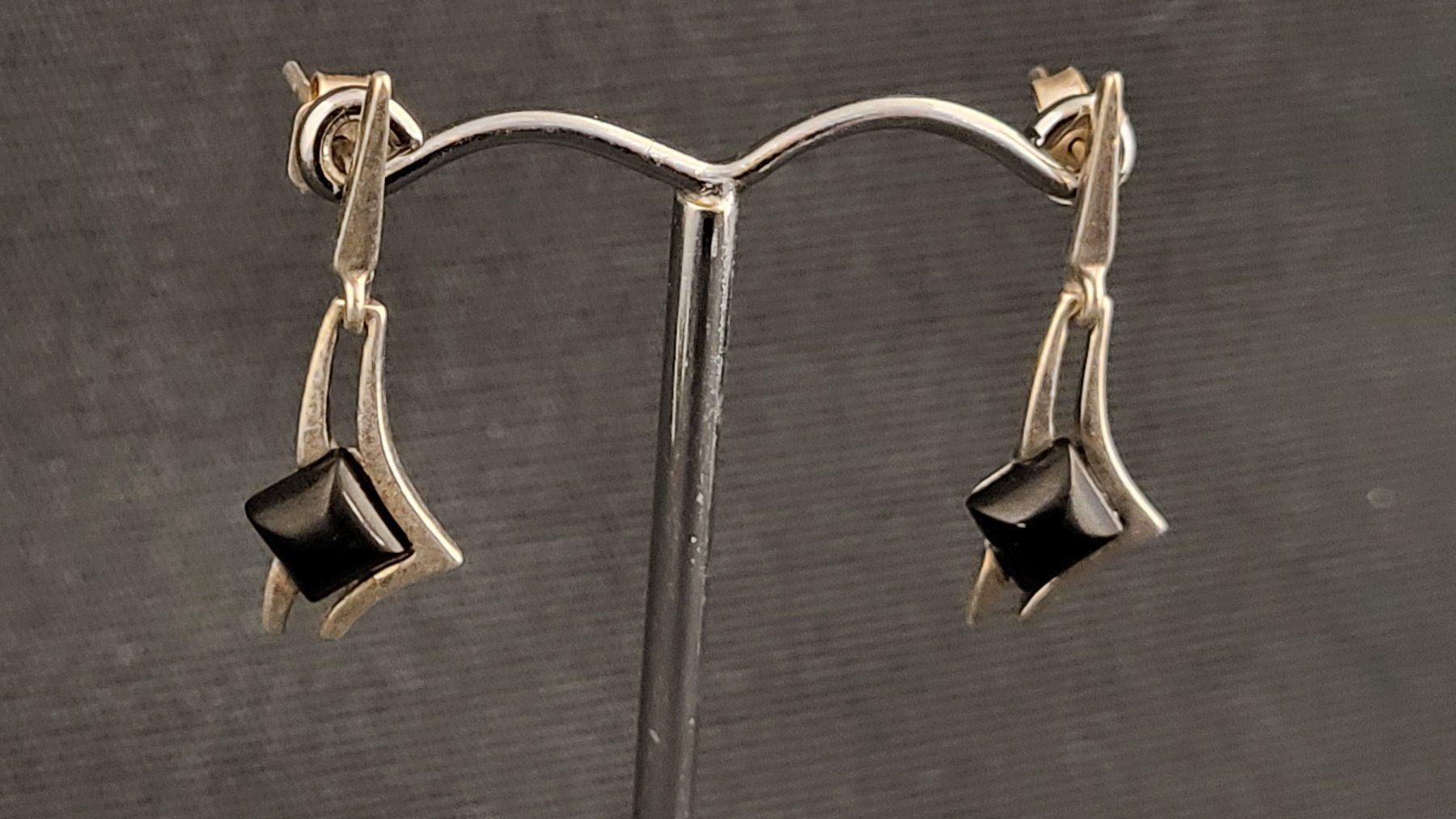 Ohrringe & -stecker: Silber-Ohrhänger mit schwarzen Steinchen – Gebraucht aus Basel von spinne02
