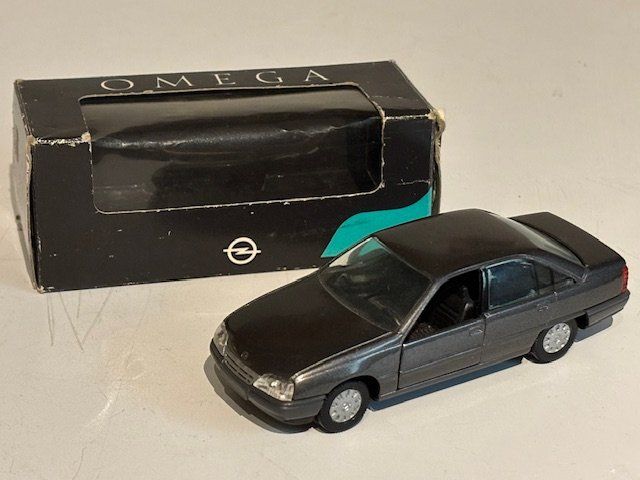 NOREV OPEL KAPITAN grise 1/43 EUR 15,00 - FR