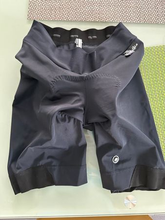 Neuwertige Assos H.laalalai Velohose gepolstert Damen Gr. L