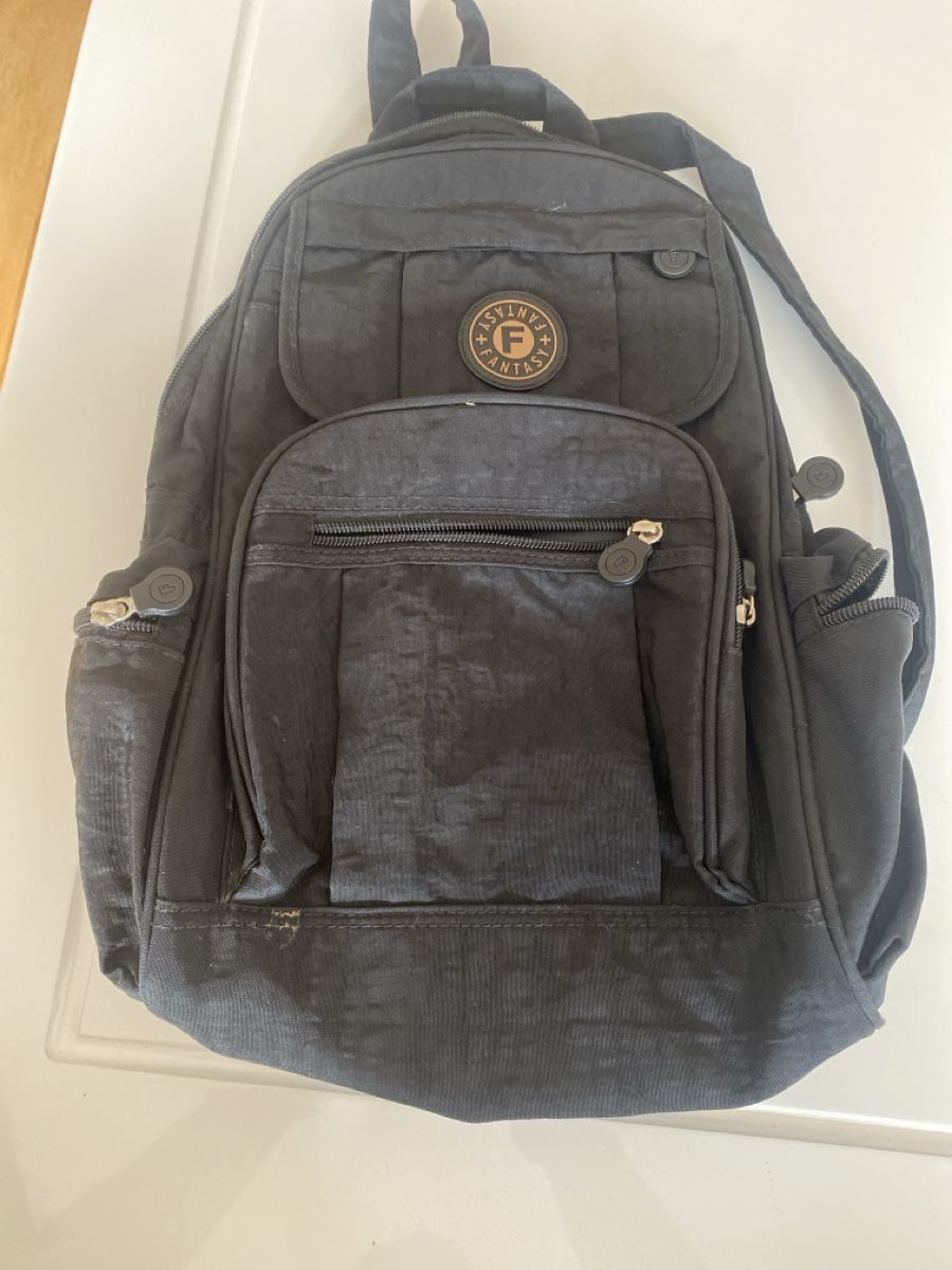 Rucksäcke: Schwarzer Fantasy Rucksack mit vielen Fächern – Gebraucht aus Läufelfingen von Alles_Garantie