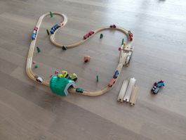 Holzeisenbahn Set mit Zubehör Schienen und Fahrzeugen