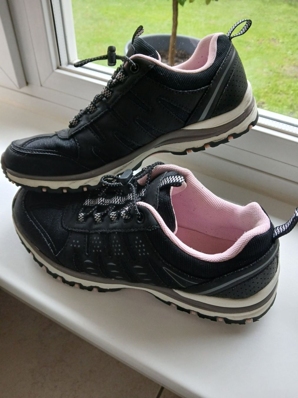 Damenschuhe: Sneakers Grösse 38 – Gebraucht aus Stallikon von madi0320
