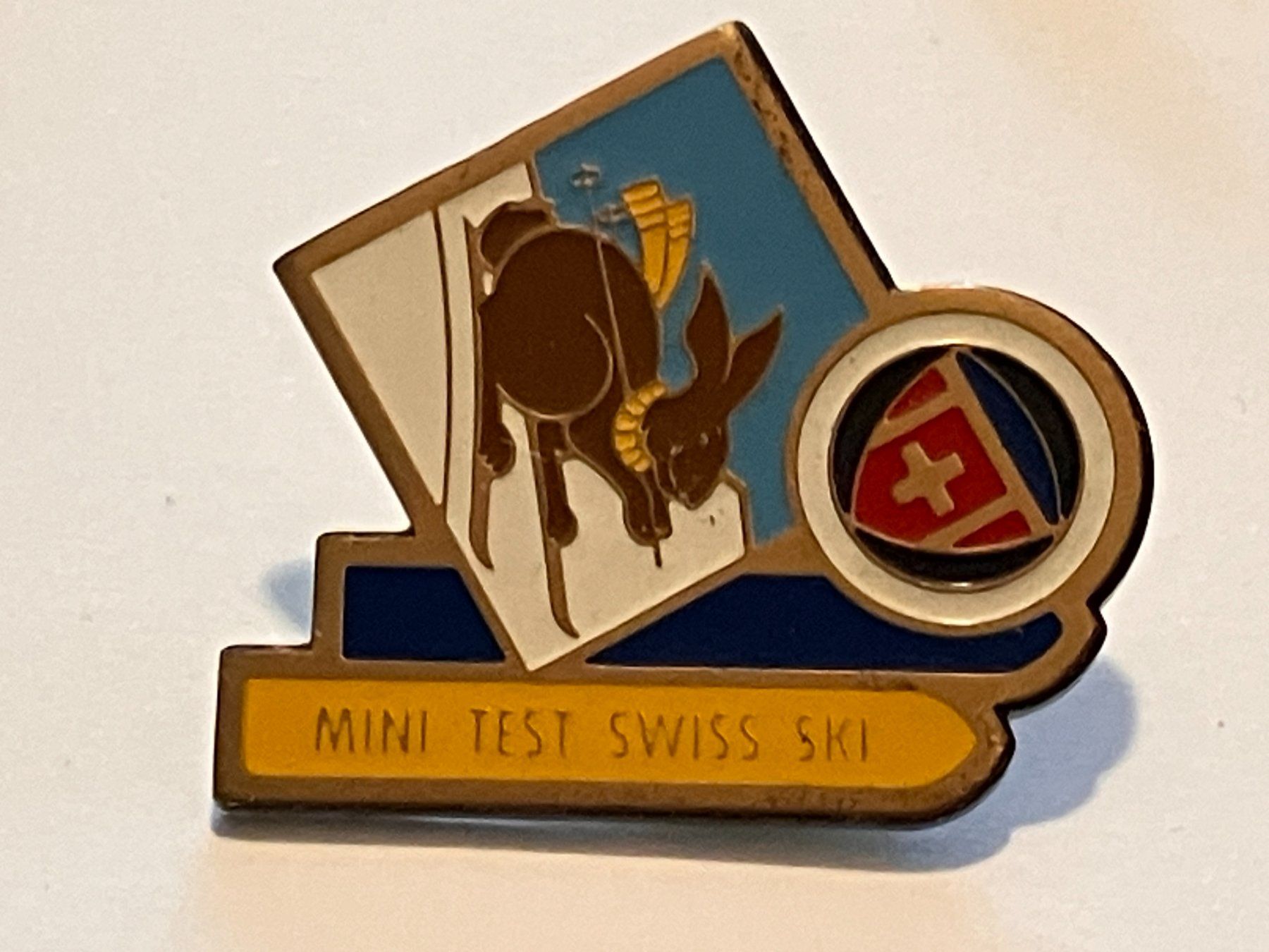 Placchette & Badge: 1 Pin Mini Test Ski Schweiz – Usato da Basel venduto da djwwpp
