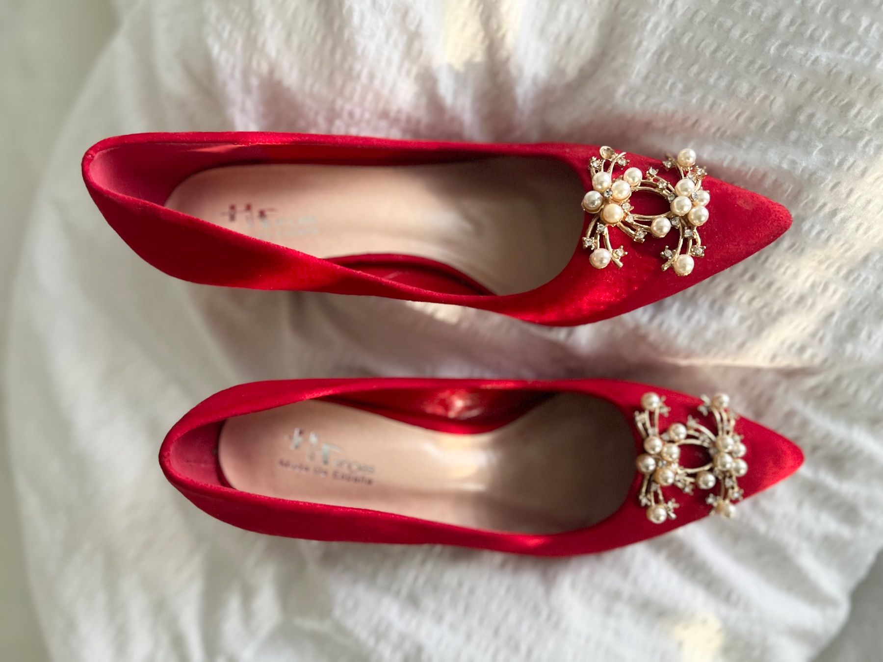 Scarpe da donna: Neue Pumps Gr. 39 - rot mit Perlendetails – Nuovo (secondo la descrizione) da Turgi venduto da SHK 7