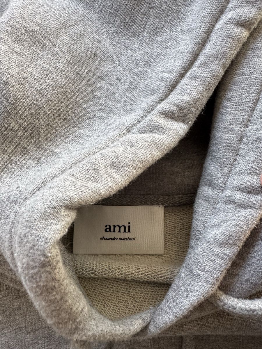Pullover & Sweatshirts: Ami Paris Pullover Hoodie Grau Grösse M - Warm & Gemütlich! – Gebraucht aus St. Gallen von rechsteinerholding 1