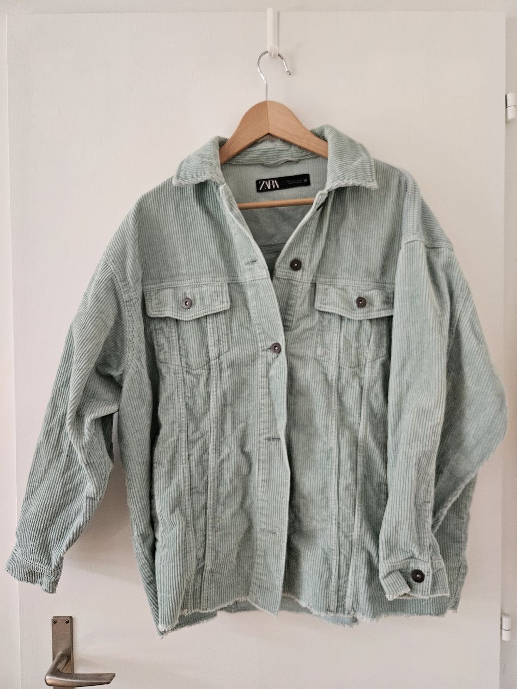 Zara Giacche: Cordjacke Zara Oversize Hellgrün Gr. L – Usato da Bern venduto da mir_bs7y
