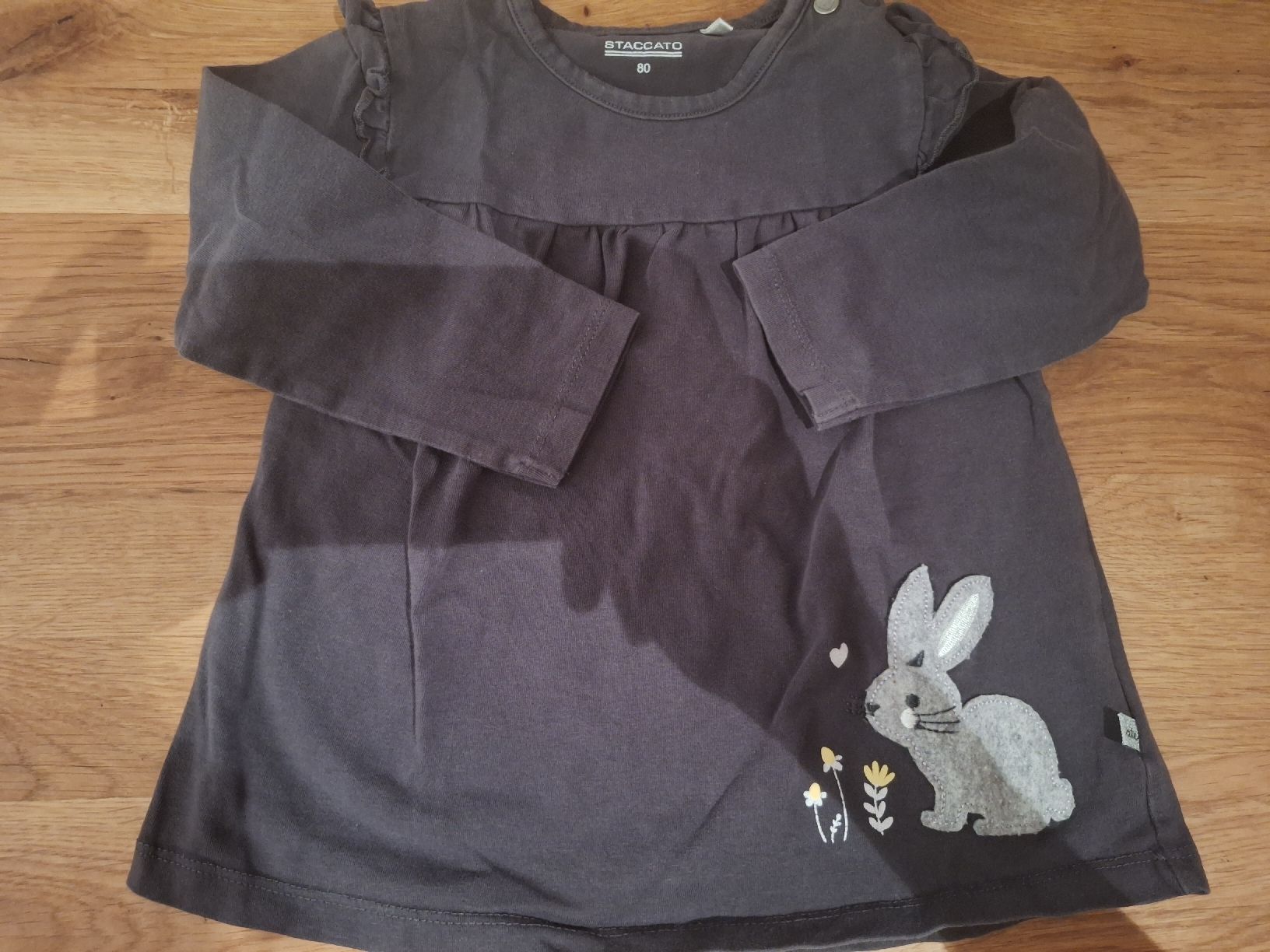 Pullover & Sweatshirts: Pullover langarm mit Hasenprint – Gebraucht aus Wangen an der Aare von jan_2zxv