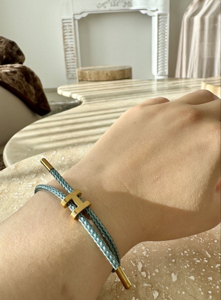 Bracciali & Braccialetti: Drahtseil Armband mit H – Nuovo e nell'imballaggio originale da Oberhasli venduto da Duabelle_official