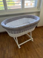 Baby-Stubenwagen aus Korbgeflecht mit Matratze und Rollen
