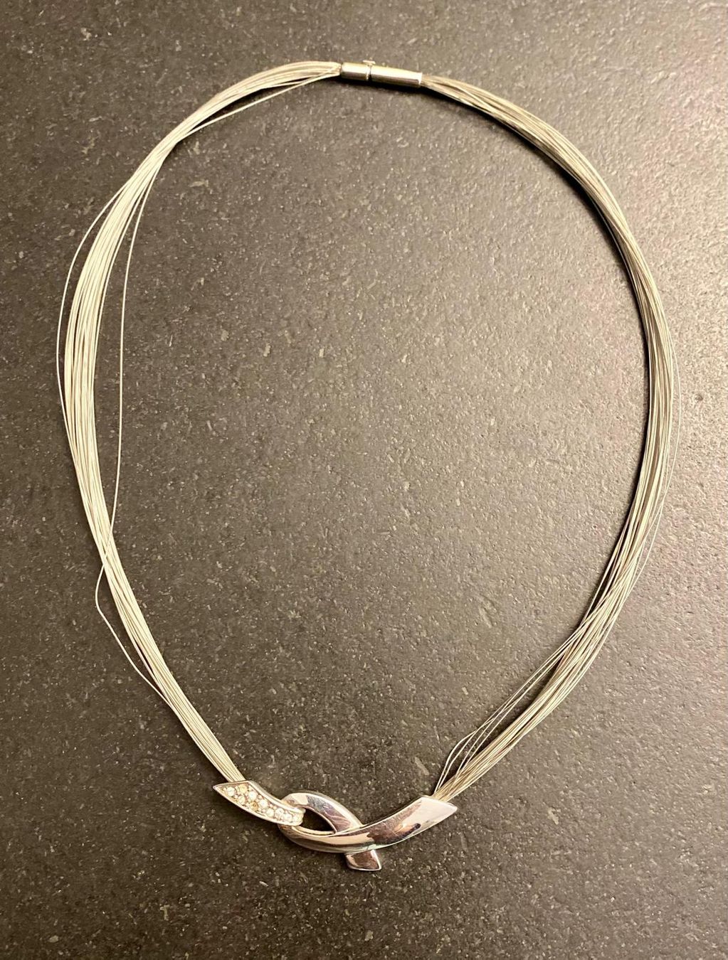 Catenine: Elegante Halskette mit Strass-Details – Usato da Krauchthal venduto da SamsPuce 1