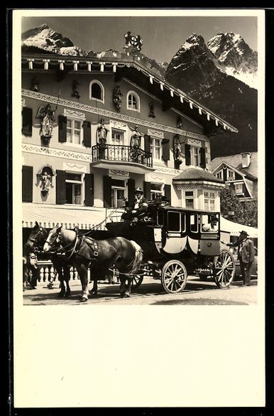 Cartoline postali: Foto-AK Dame steigt aus einer Kutsche de – Usato da Berlin venduto da bartko-reher