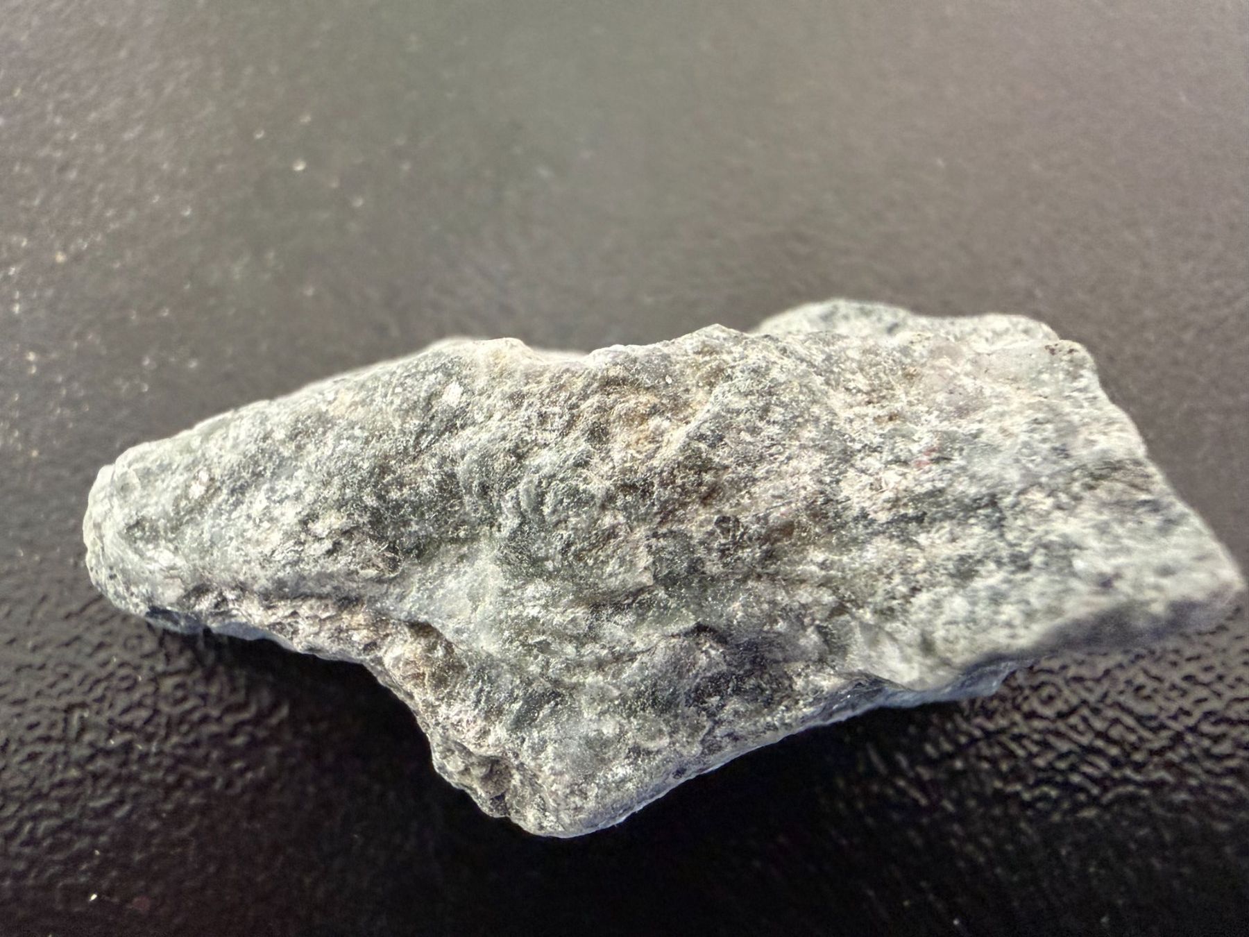 Pietre & tegole: Granit, Namibia (5.26) – Nuovo (secondo la descrizione) da Muri b. Bern venduto da Gemmes
