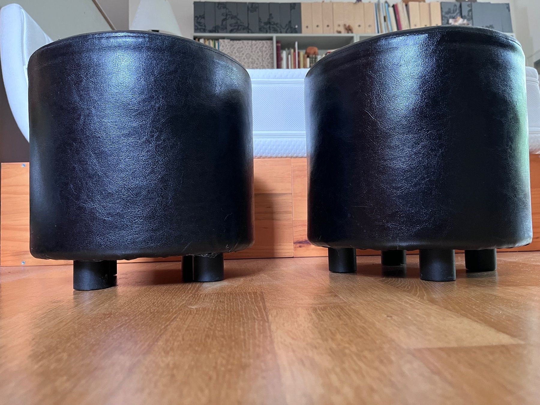 Sgabelli: 2 Hocker, Kunstleder – Usato da Zürich venduto da spiritseed 1