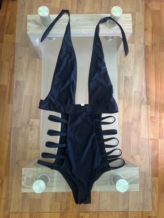 Schwarzer Badeanzug mit Cut-Outs - Grösse S - Sommer!