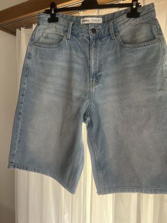 BERSHKA Herren Jeans kurz
