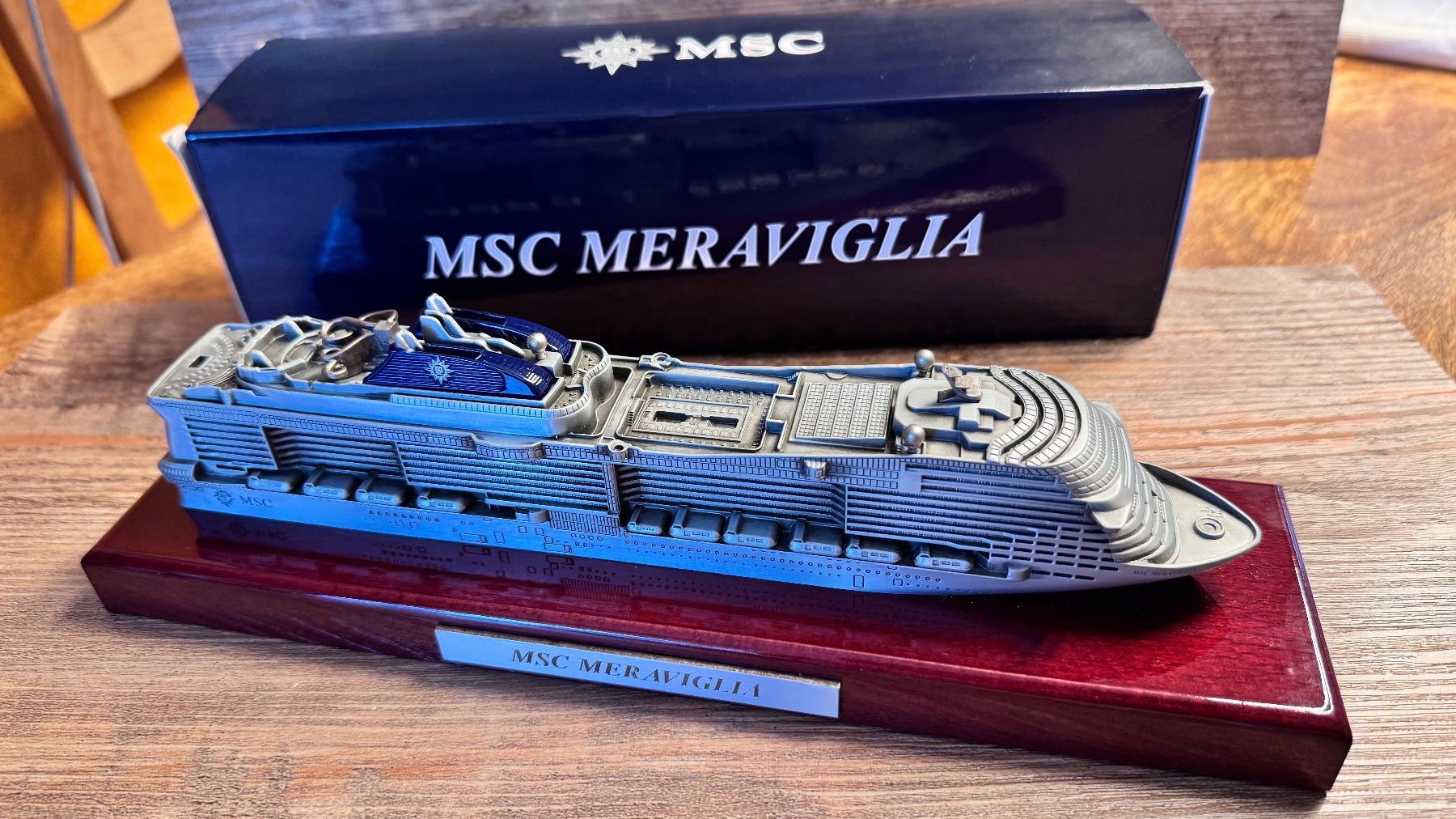 Kit di modellismo & Modellini statici: MSC MERAVIGLIA - MEGA Kreuzfahrtschiff - Schiffsmodell – Nuovo e nell'imballaggio originale da Rheinfelden venduto da Shuttle10 1