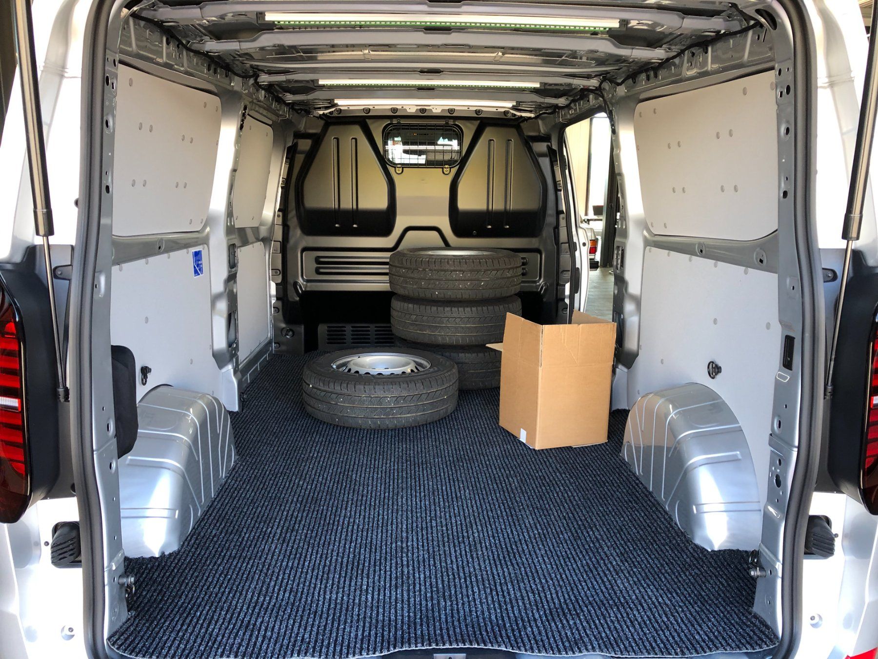 VW Veicoli commerciali: VW Transporter T7 2.0 TDI Lang – Usato da Gampelen venduto da Steuer0 9