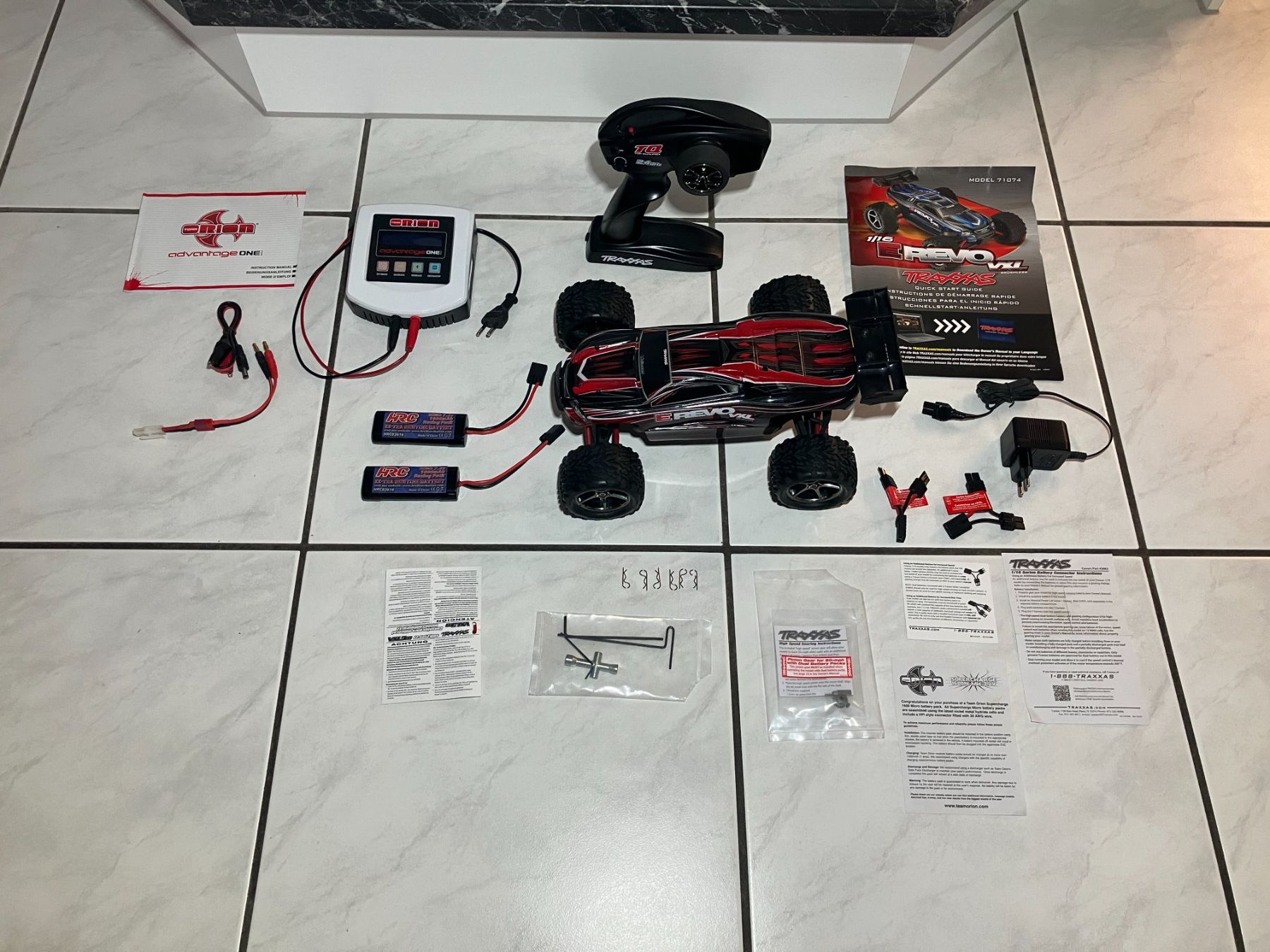 Traxxas RC Modellbau: Traxxas EREVO VXL 1/16 mit Ladegerät. – Gebraucht aus Abtwil AG von Swissraver 1