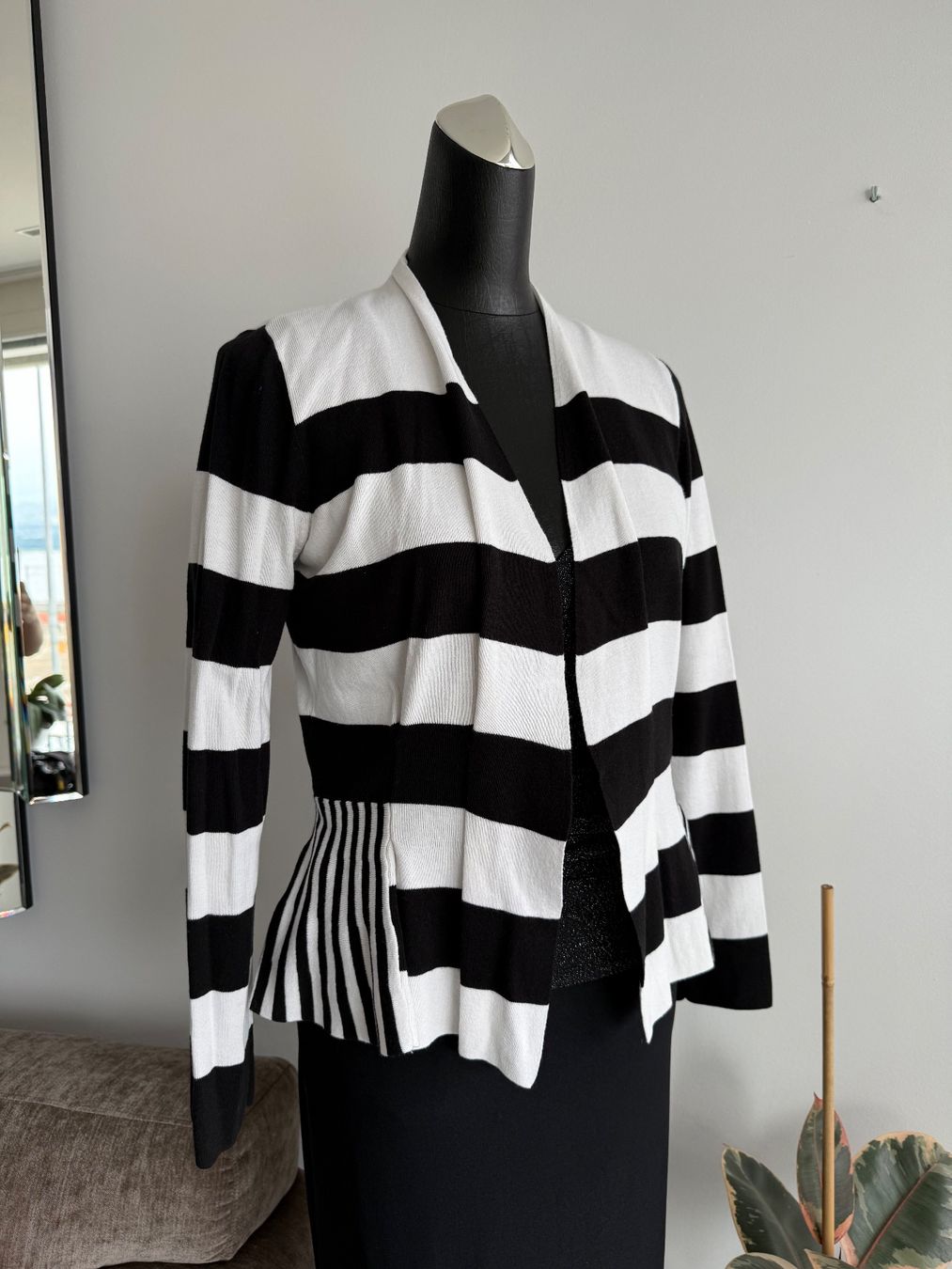 Liu Jo Jacken: Neue Liu Jo Strickjacke Jacke Gr.L – Gebraucht aus Altendorf von RedHairBeast 1