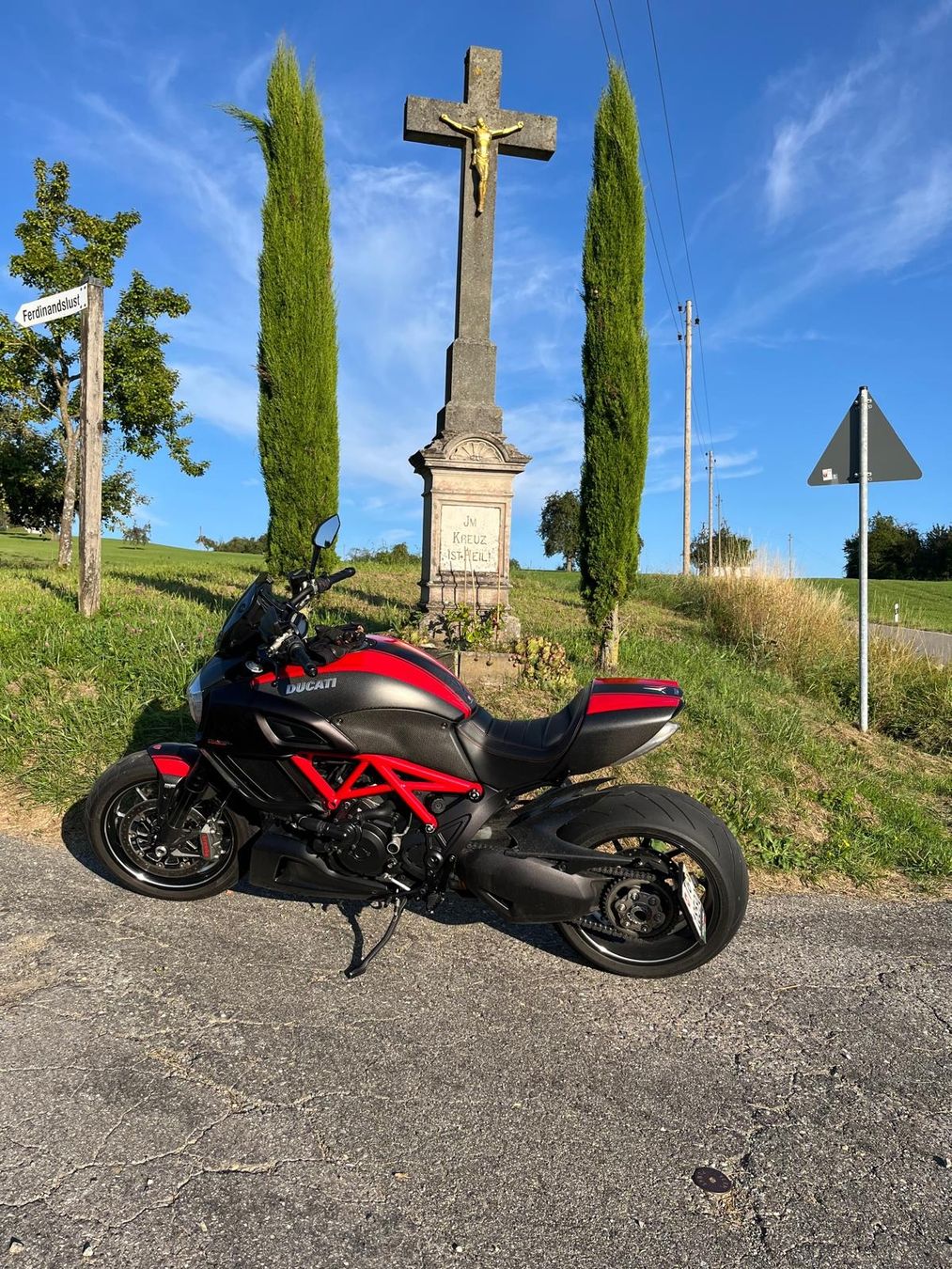 Ducati Sonstige: Ducati Diavel Carbon – Gebraucht aus Fruthwilen von Mostro-Medusa 3