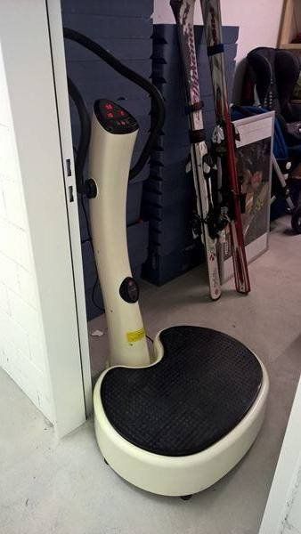 Dispositivi per massaggi: VIBRATIONSPLATTE – Usato da Cham venduto da SULZER01