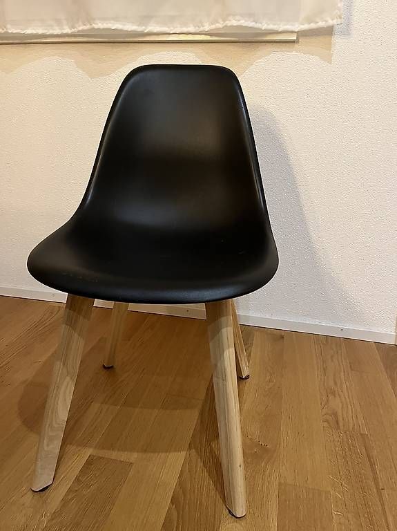 Set di tavolo e panche: Esstisch (furniert) zu verkaufen mit 4 Stühlen – Usato da Erlinsbach SO venduto da Ines090 2