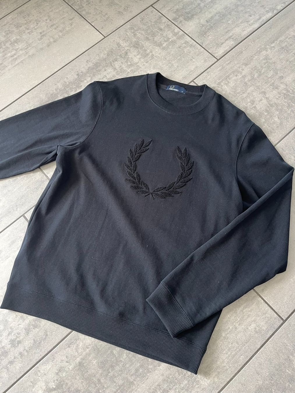 Fred Perry Pulls & Sweat-shirts: FRED PERRY Pullover Schwarz – D'occasion à Otelfingen par Denis_ZH