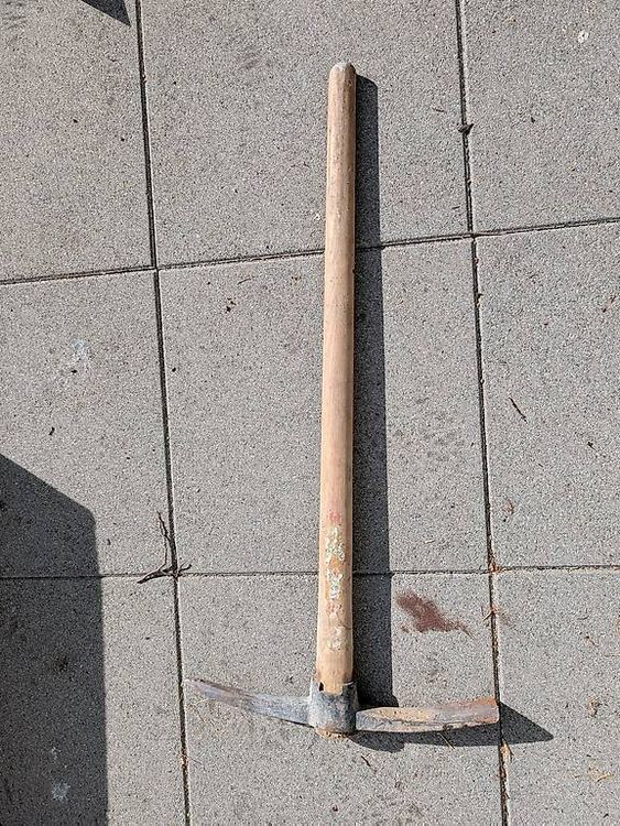 Spitzhacke Kreuzpickel Hacke für Garten (Gebraucht) in Bern für CHF 7 – nur Abholung auf Ricardo kaufen