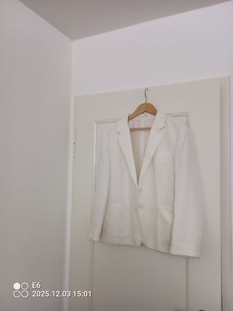 Pflegeleichter beiger Blazer