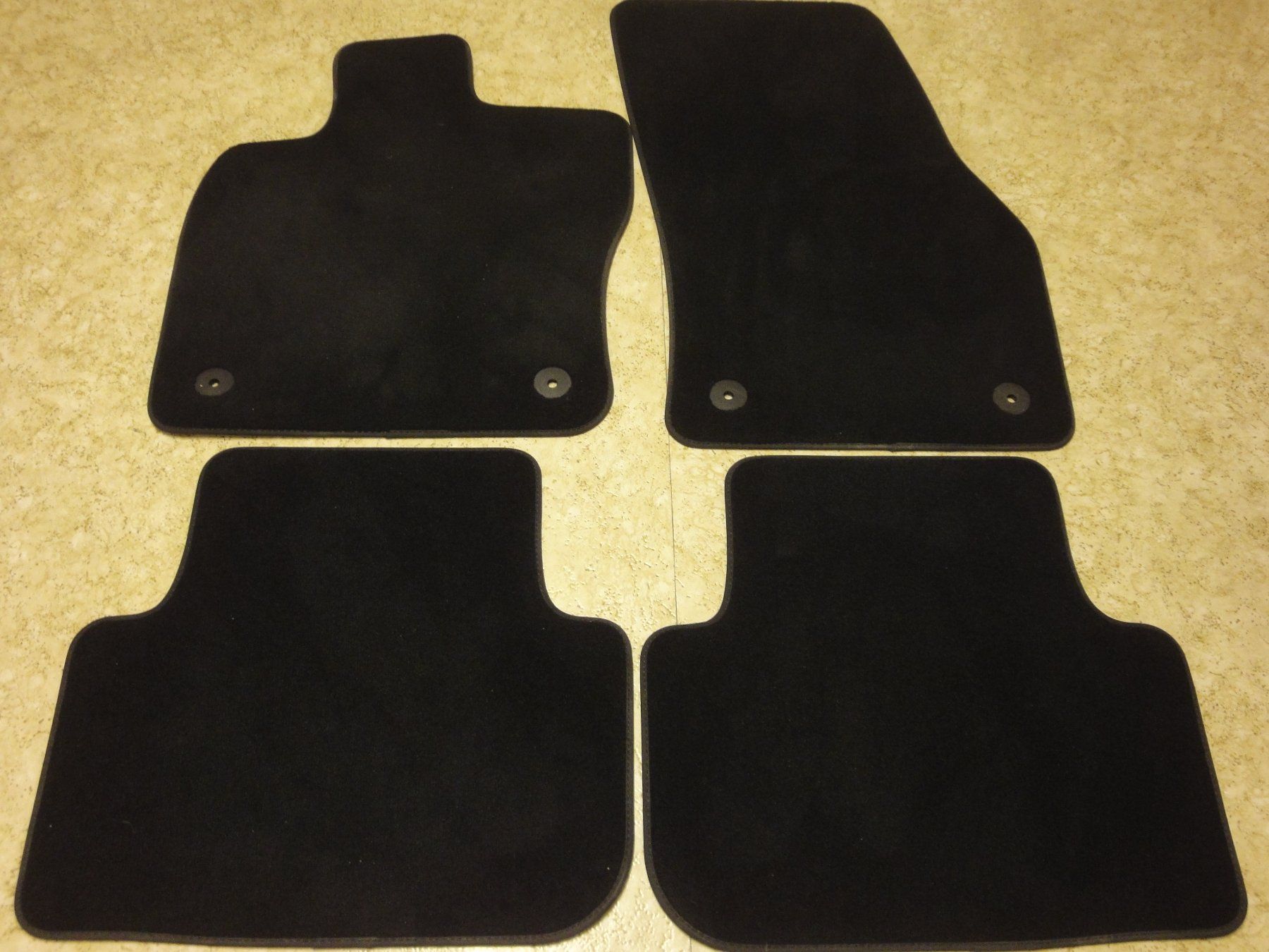 VW Tappeti & Tappetini: Original VW Fussmatten Set  Teppich – Usato da Schmitten FR venduto da Granddixence