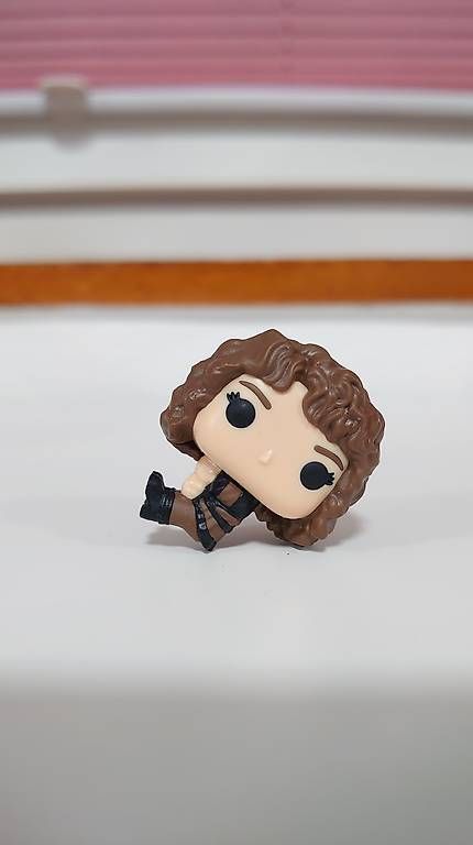 Funko Statuette: Stranger things Kinder Joy Nancy – Nuovo (secondo la descrizione) da Oberbüren venduto da cas_hnn7