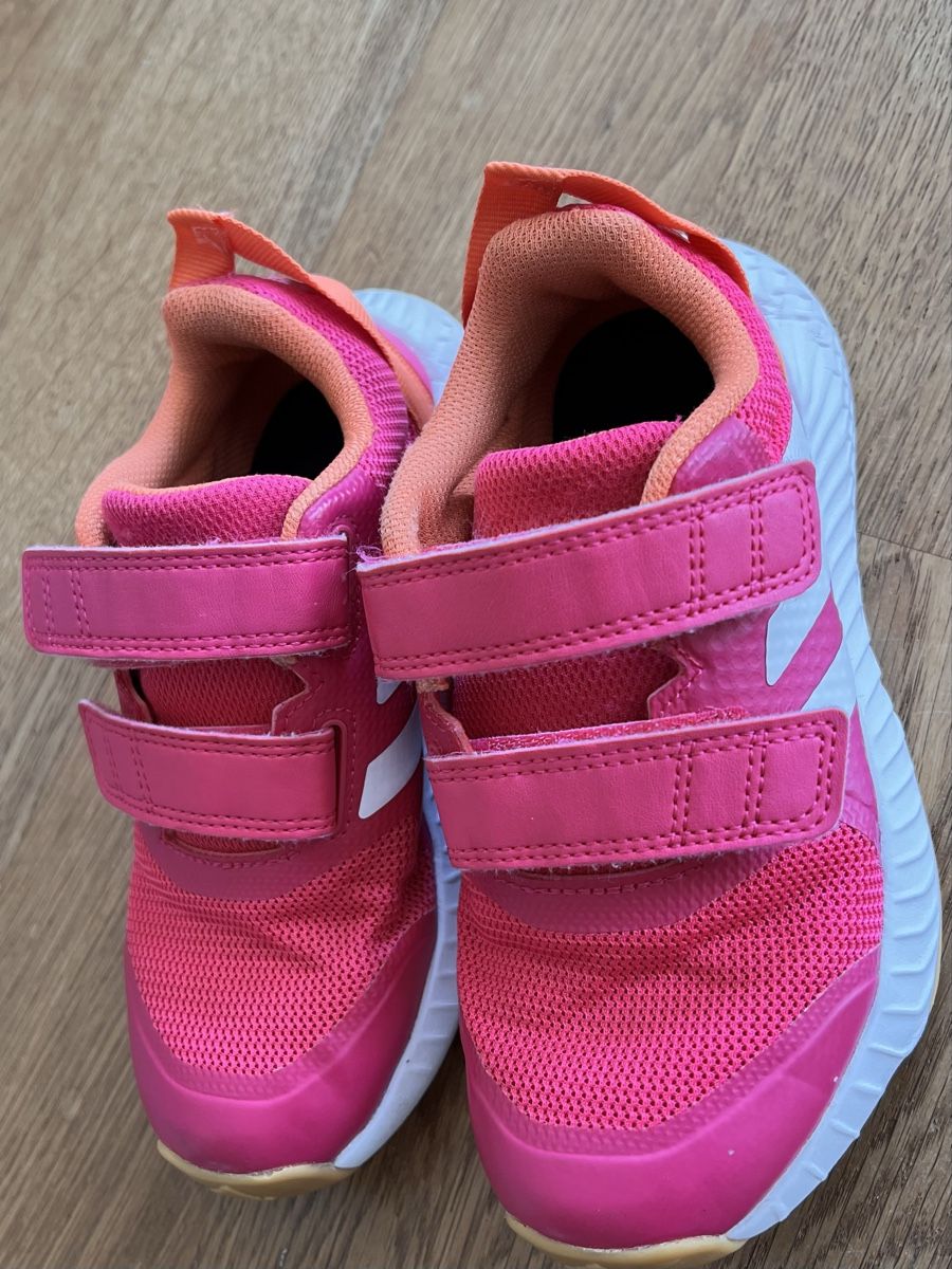 Adidas Scarpe per ragazze: Baskets Adidas roses taille 31 – Usato da Brügg BE venduto da jenny2007