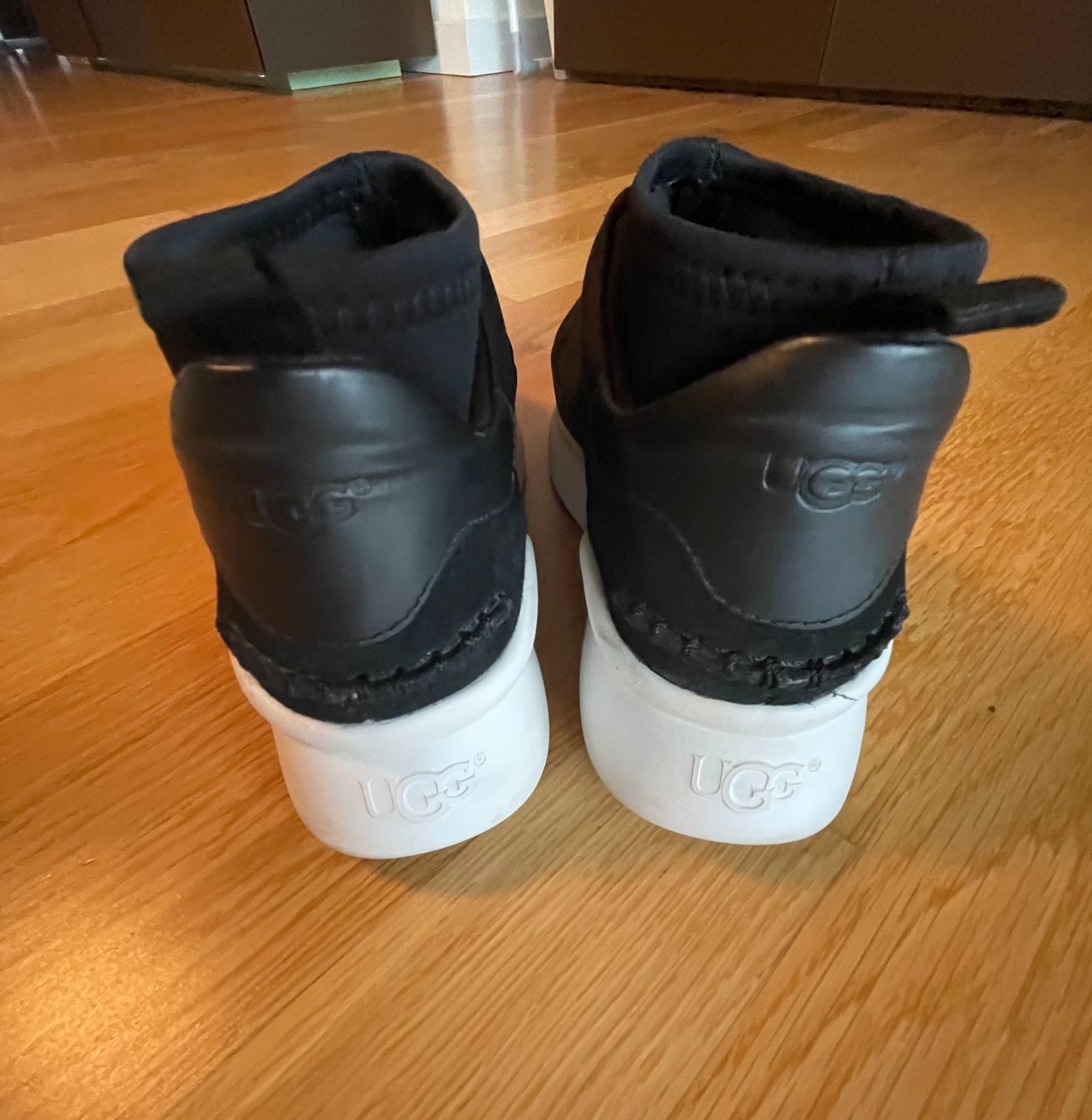 Ugg Scarpe da donna: Schuhe UGG aus Grieder – Usato da Richterswil venduto da IrynaL 2