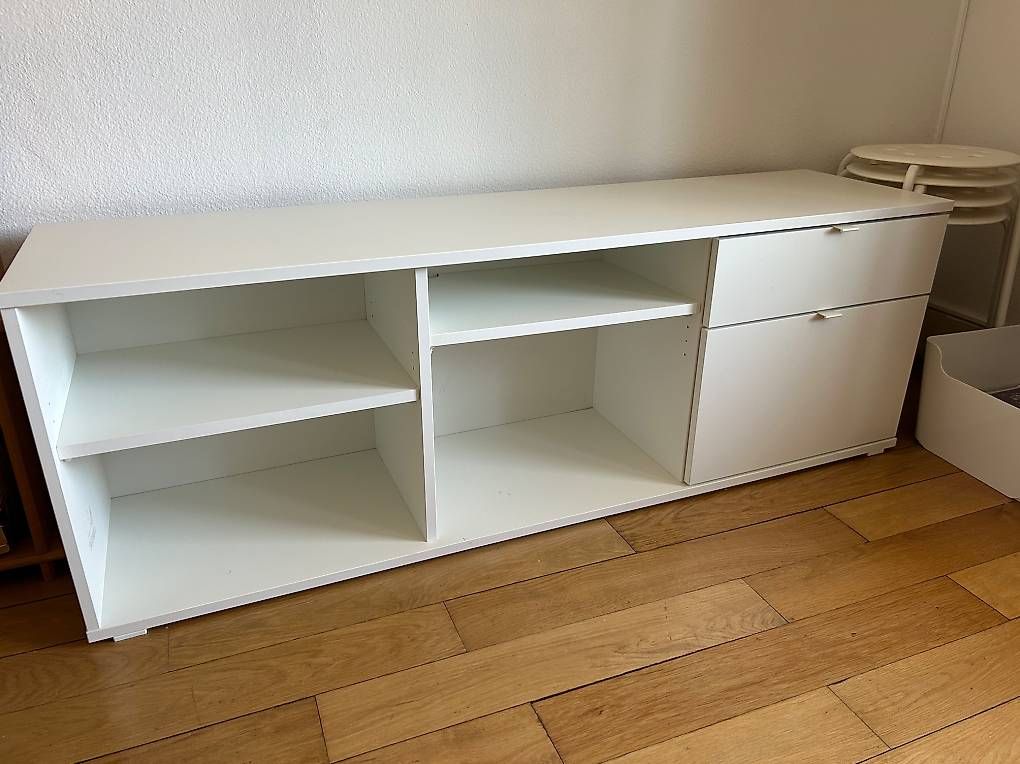 Ikea Mobili TV: IKEA Vihals Fernsehmöbel – Usato da Winterthur venduto da tab_r6l9