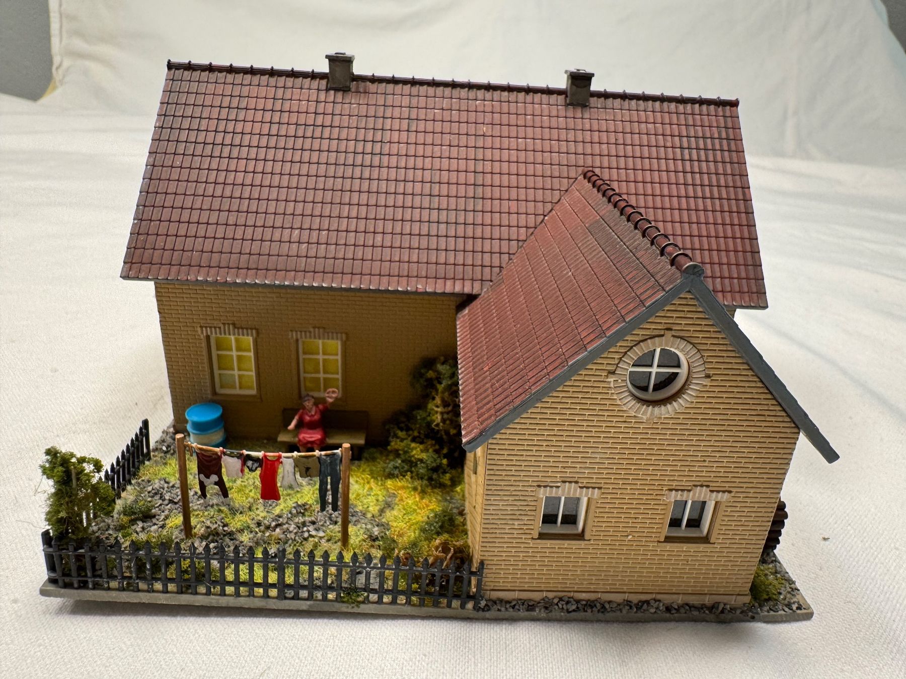 Modellini di ferrovie: Modelleisenbahn Wohnhaus mit Garten – Usato da Wettingen venduto da 1coni1 1