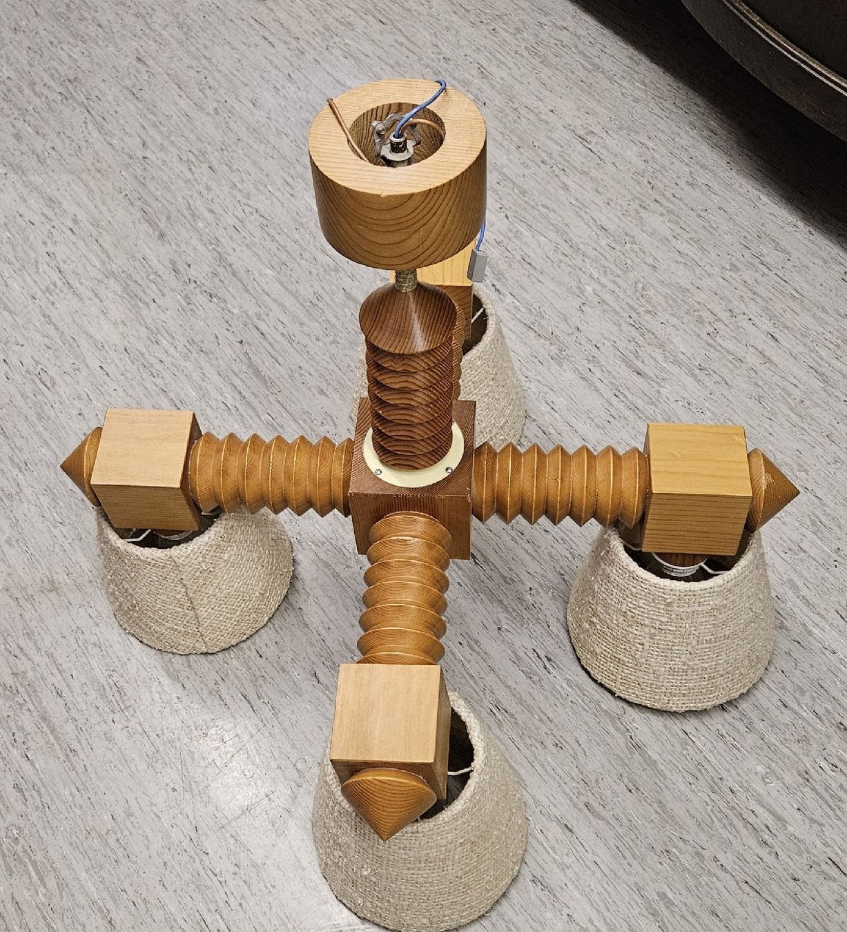 Lampadari & plafoniere: Lustre en bois – Usato da Cortébert venduto da fli_yk5q 2