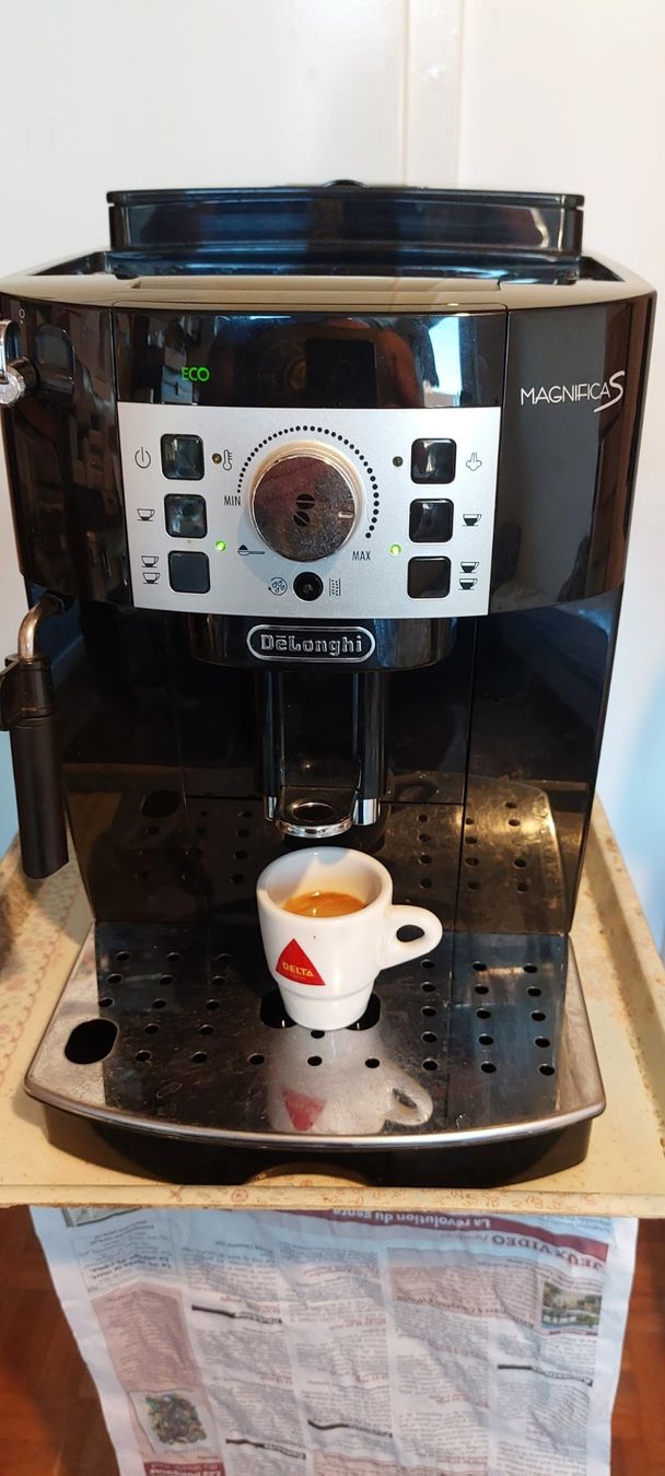 De'Longhi Macchine per caffè & Macchine per espresso: Splendide machine à café delonghi ecam 22.140.B de 2022 . – Usato da Rolle venduto da mro_5nyk 6