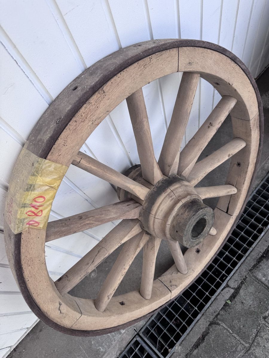 Pneus & Kompletträder: Antikes Wagenrad Holzrad 81cm Durchmesser – Gebraucht aus Niederbüren von Oetschli 2
