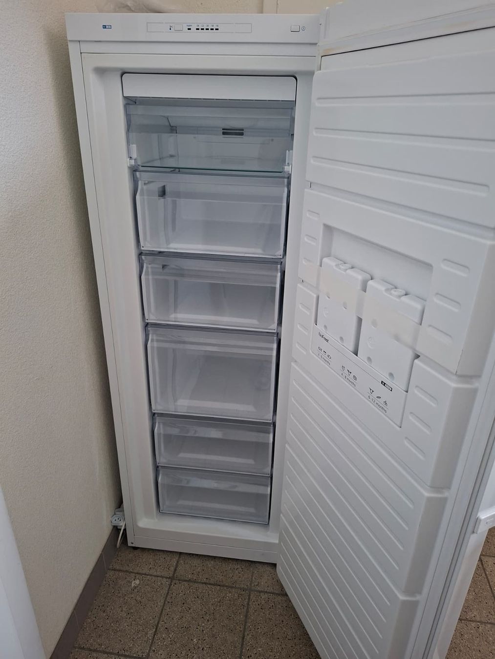 Congelatori: Tiefkühlschrank Novamatic – Usato da Starrkirch-Wil venduto da UB007 1