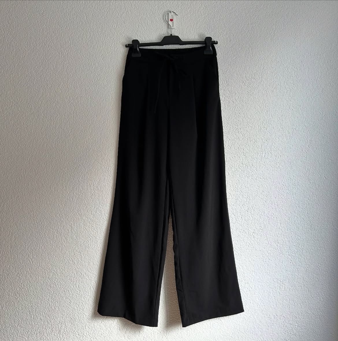 Stradivarius Pantaloni: Hose Stradivarius Wide Leg – Usato da Chur venduto da faja7000